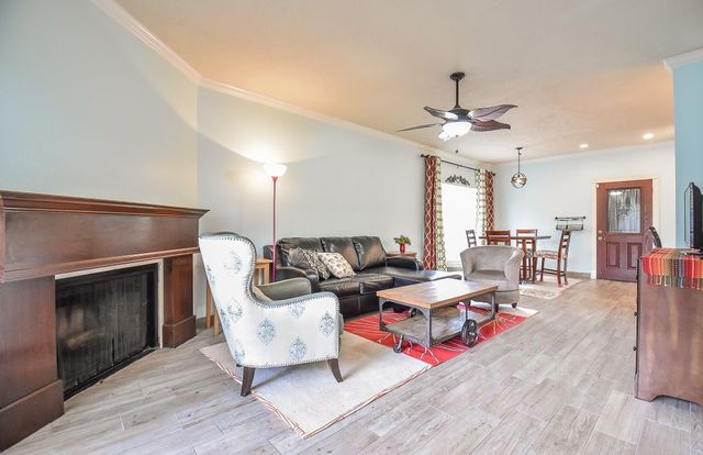 800 Country Place Drive 101, Houston, TX 77079