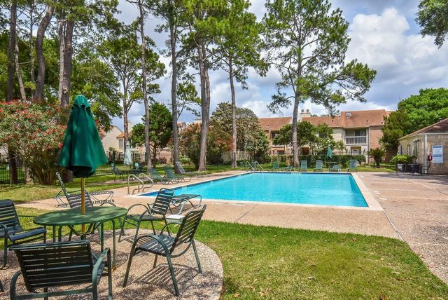 800 Country Place Drive 101, Houston, TX 77079
