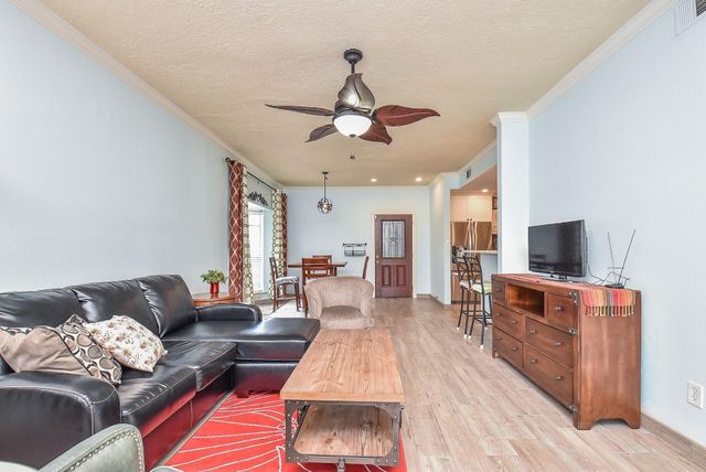 800 Country Place Drive 101, Houston, TX 77079