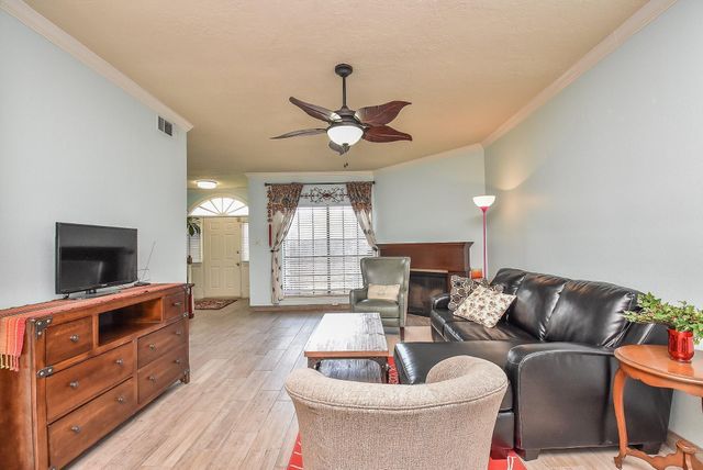 800 Country Place Drive 101, Houston, TX 77079