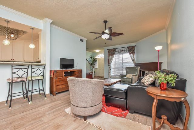 800 Country Place Drive 101, Houston, TX 77079