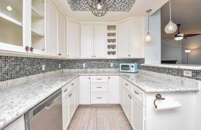 800 Country Place Drive 101, Houston, TX 77079