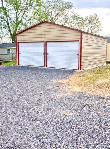 615 Estes St, Smithville, TN 37166