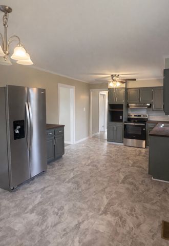 615 Estes St, Smithville, TN 37166