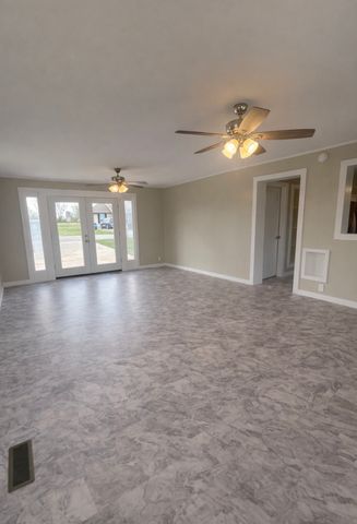 615 Estes St, Smithville, TN 37166