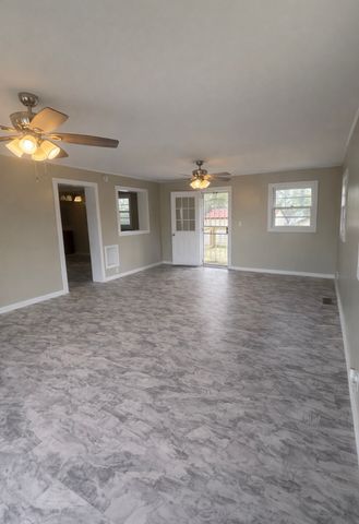 615 Estes St, Smithville, TN 37166