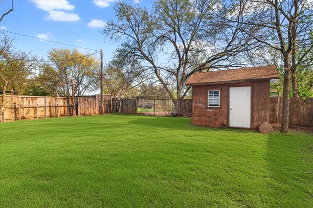 908 N 8th Street, Sanger, TX 76266