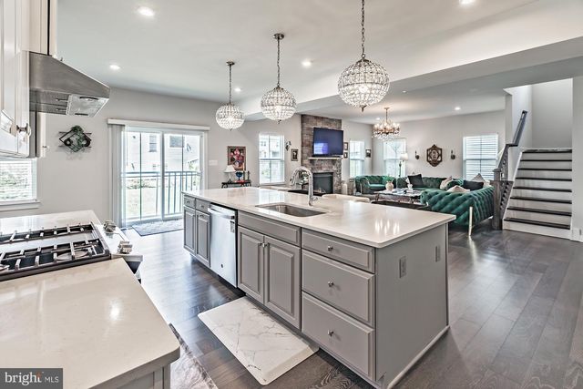 311 PINE VIEW DR, Newark, DE 19702