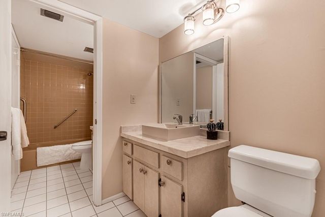 1828 Pine Valley DR # 201, Fort Myers, FL 33907