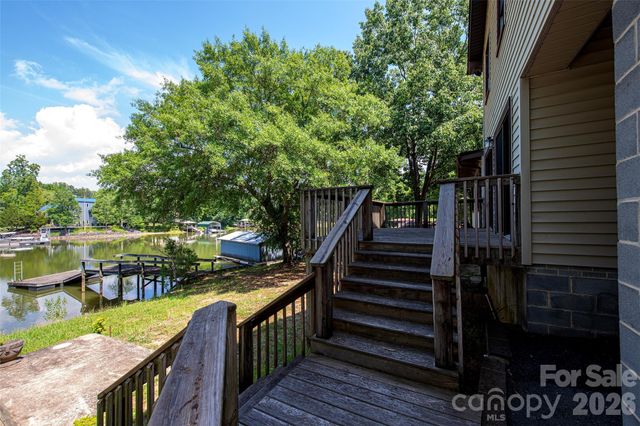 15722 Rhinehill Road, Charlotte, NC 28278