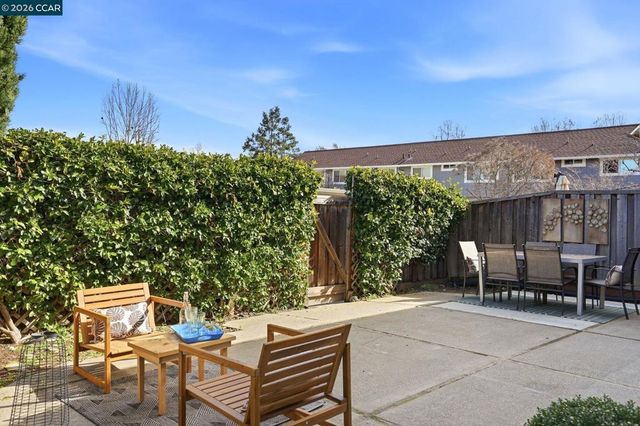 187 Miramonte Dr, Moraga, CA 94556