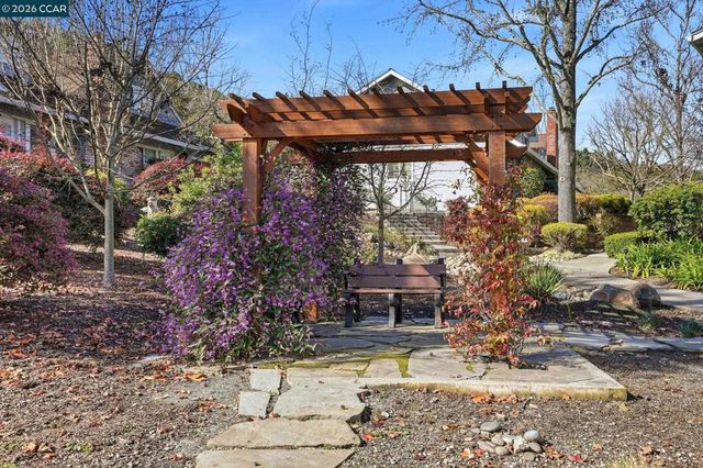 187 Miramonte Dr, Moraga, CA 94556