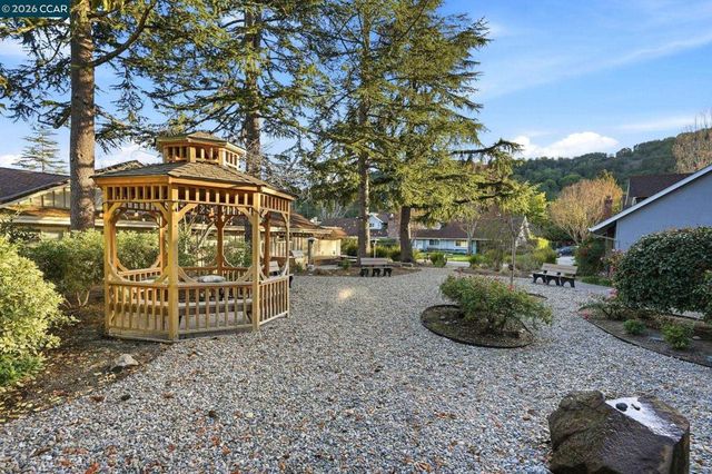 187 Miramonte Dr, Moraga, CA 94556