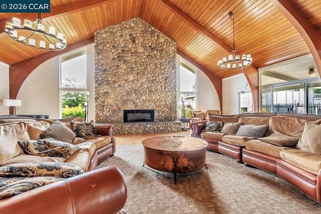 187 Miramonte Dr, Moraga, CA 94556