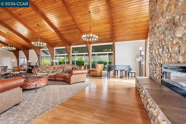 187 Miramonte Dr, Moraga, CA 94556