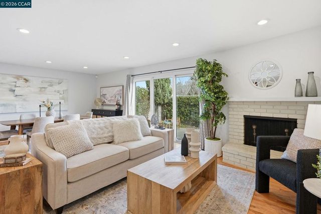 187 Miramonte Dr, Moraga, CA 94556