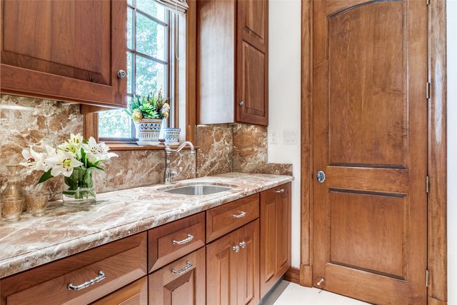 5800 Armstrong Parkway, University Park, TX 75205