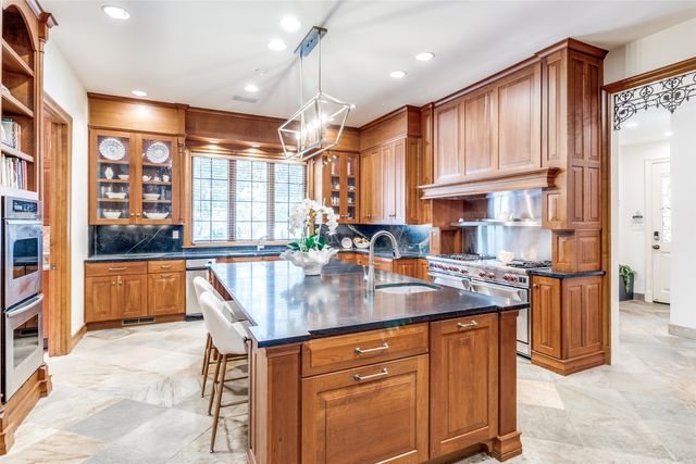 5800 Armstrong Parkway, University Park, TX 75205