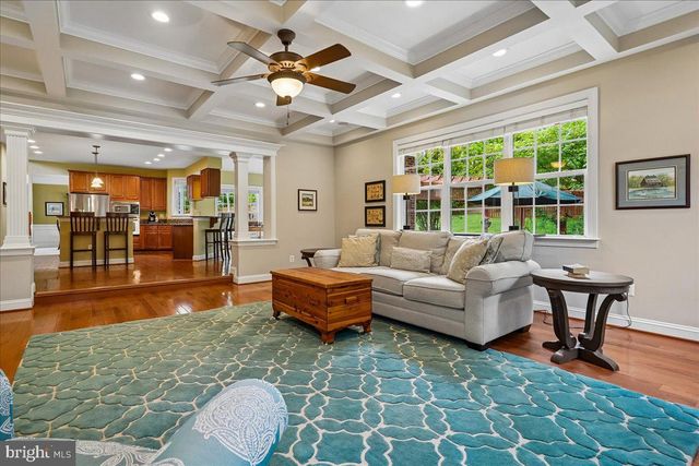5382 MACDONALD RD, Woodbridge, VA 22193