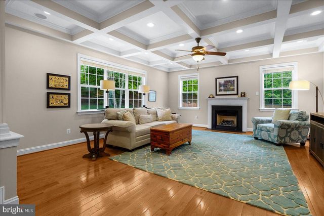 5382 MACDONALD RD, Woodbridge, VA 22193
