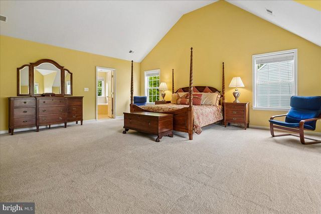 5382 MACDONALD RD, Woodbridge, VA 22193