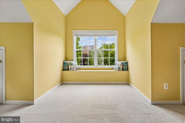 5382 MACDONALD RD, Woodbridge, VA 22193