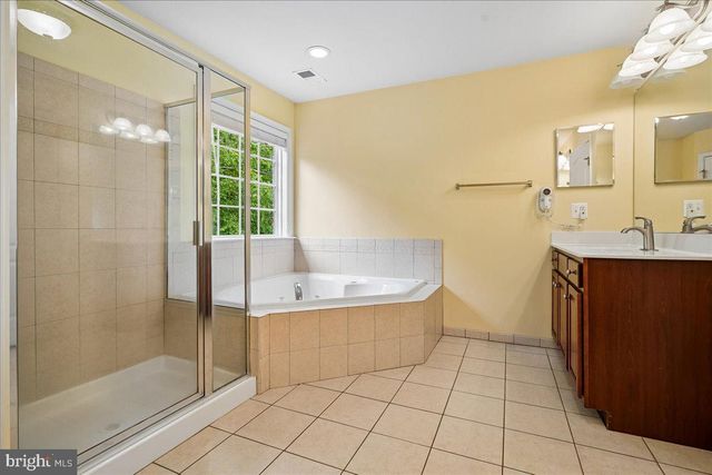 5382 MACDONALD RD, Woodbridge, VA 22193