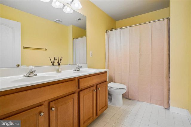5382 MACDONALD RD, Woodbridge, VA 22193
