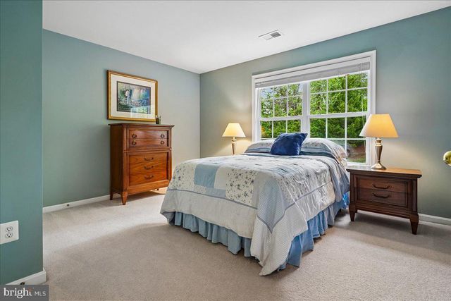 5382 MACDONALD RD, Woodbridge, VA 22193
