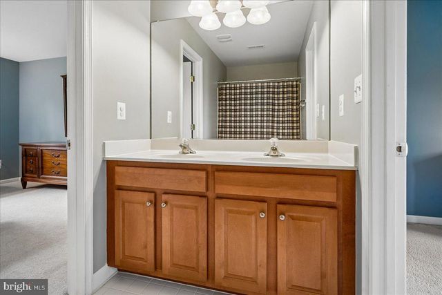 5382 MACDONALD RD, Woodbridge, VA 22193