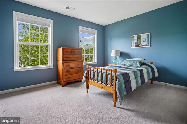 5382 MACDONALD RD, Woodbridge, VA 22193