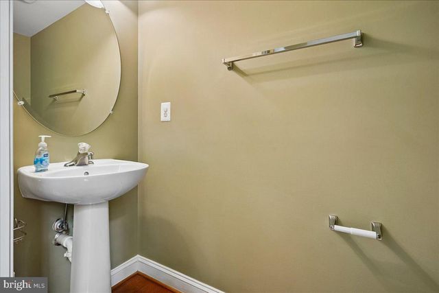 5382 MACDONALD RD, Woodbridge, VA 22193
