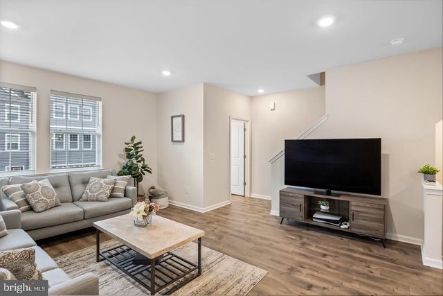 12 VENICE LN, Mount Laurel, NJ 08054