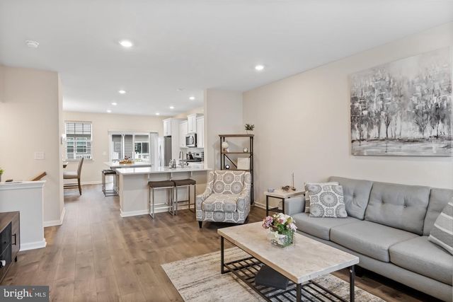 12 VENICE LN, Mount Laurel, NJ 08054