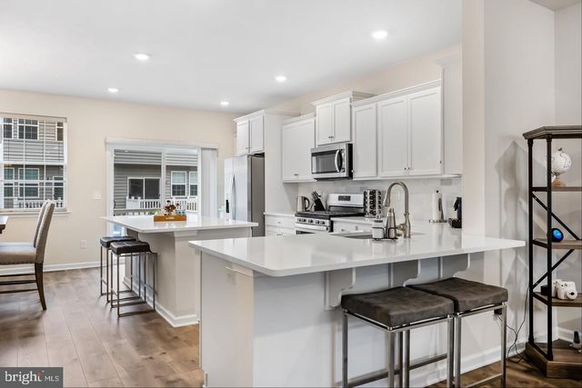 12 VENICE LN, Mount Laurel, NJ 08054