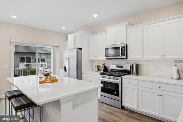 12 VENICE LN, Mount Laurel, NJ 08054