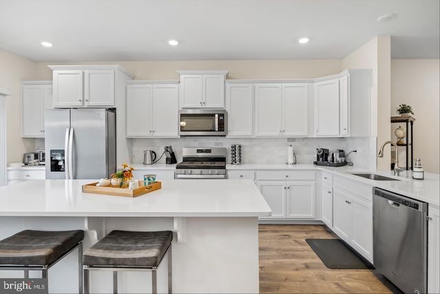 12 VENICE LN, Mount Laurel, NJ 08054