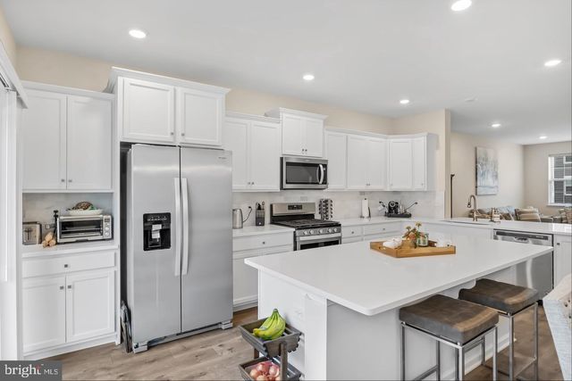 12 VENICE LN, Mount Laurel, NJ 08054