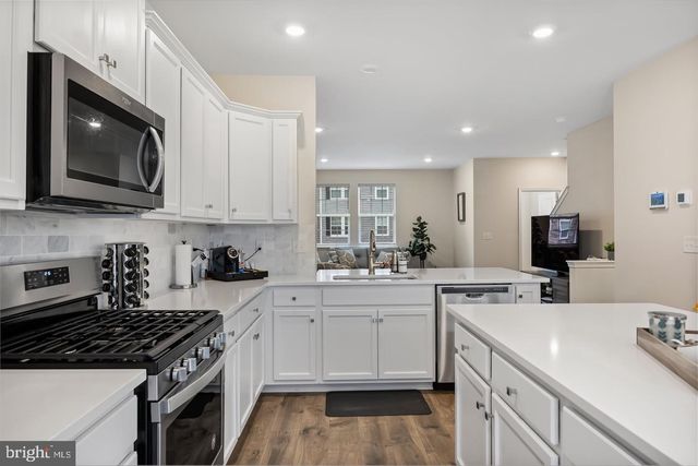 12 VENICE LN, Mount Laurel, NJ 08054