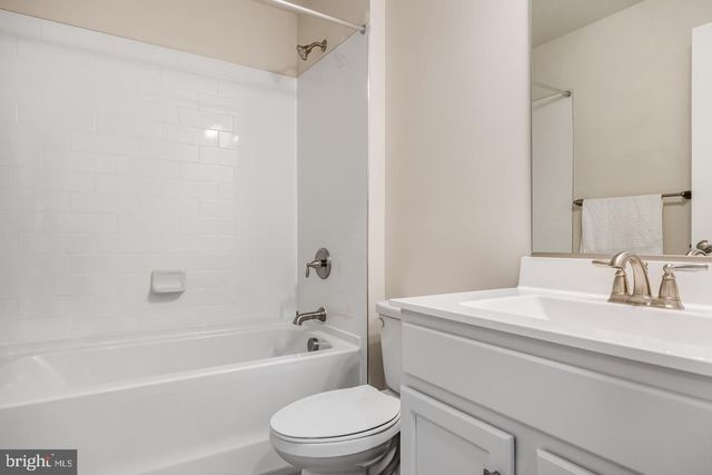 12 VENICE LN, Mount Laurel, NJ 08054