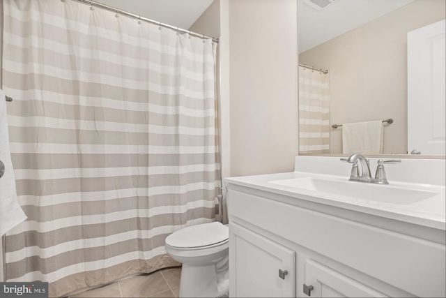 12 VENICE LN, Mount Laurel, NJ 08054