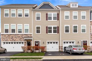 12 VENICE LN, Mount Laurel, NJ 08054