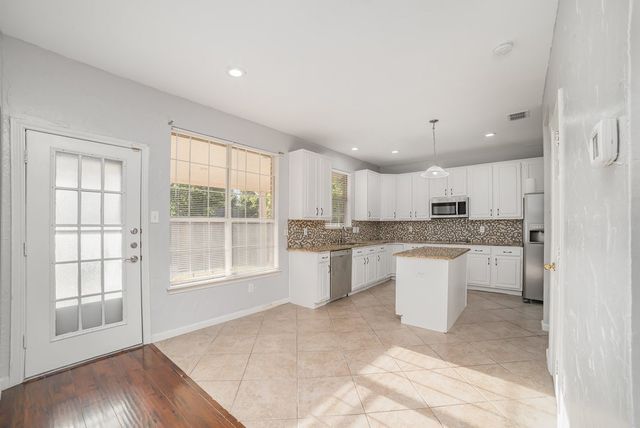 1908 Wood Crest Drive, Grapevine, TX 76051