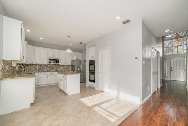 1908 Wood Crest Drive, Grapevine, TX 76051