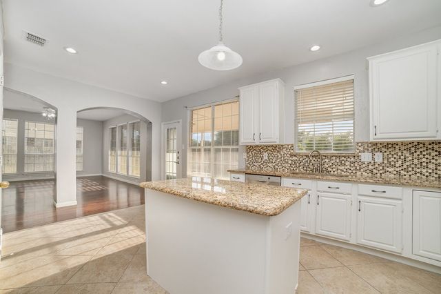 1908 Wood Crest Drive, Grapevine, TX 76051