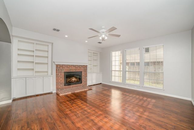 1908 Wood Crest Drive, Grapevine, TX 76051