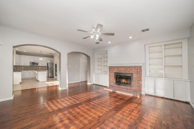 1908 Wood Crest Drive, Grapevine, TX 76051