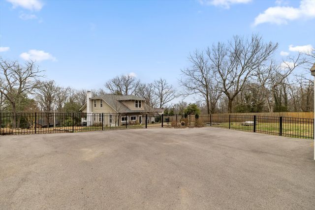 610 W Sunset Road, Lookout Mountain, TN 37350