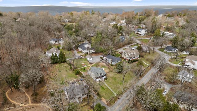 610 W Sunset Road, Lookout Mountain, TN 37350