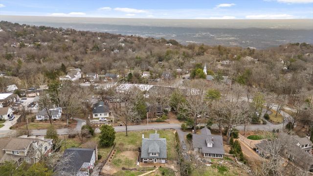 610 W Sunset Road, Lookout Mountain, TN 37350